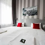 Hotel Full Moon