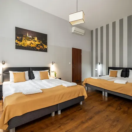 Full Moon Szálloda 3*