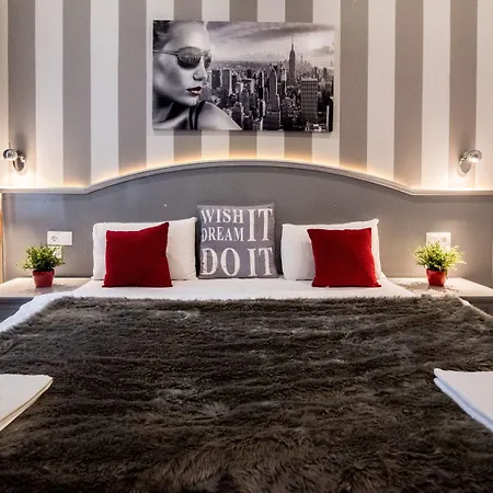 Full Moon Szálloda 3*