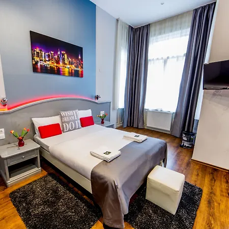 Full Moon 3* Budapest