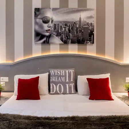 Full Moon 3* Budapest