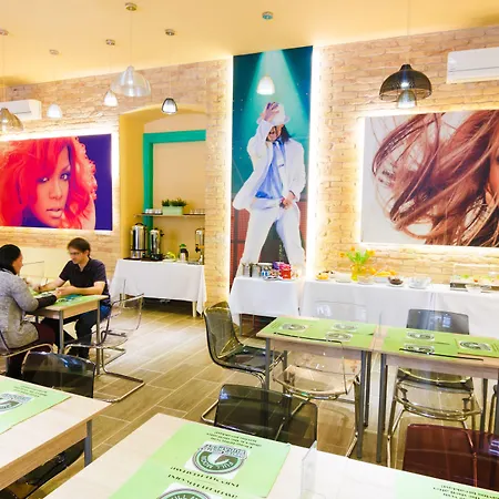 Full Moon Hotel Boedapest