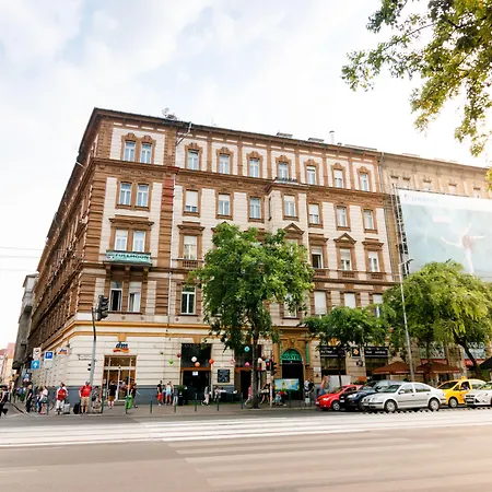 Full Moon Szálloda Budapest