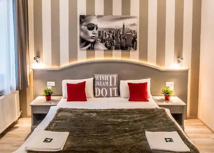 Full Moon 3* Budapest