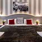 Full Moon Hotel 3*