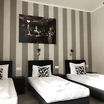 Full Moon Hotel 3*