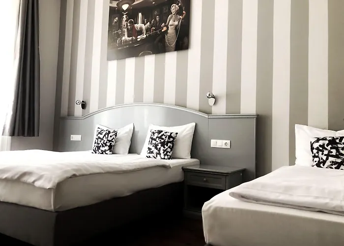 Full Moon Hotel Budapesta